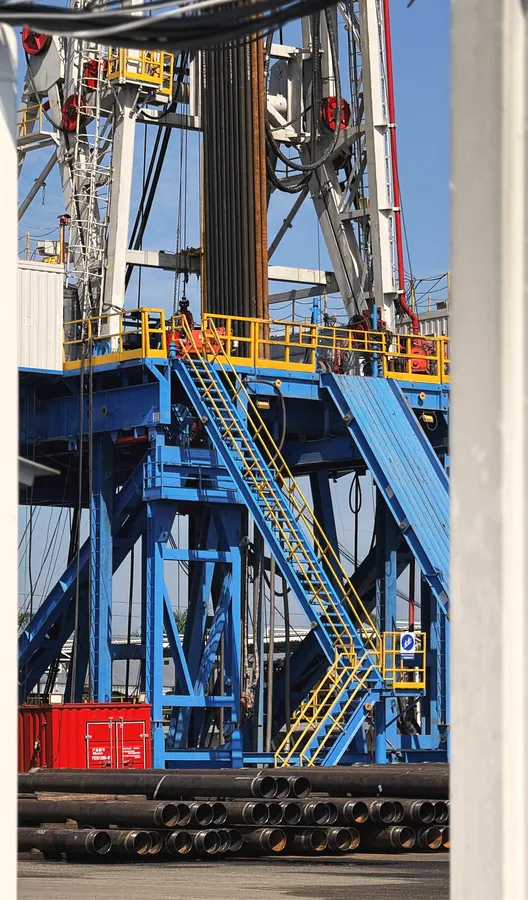 Drilling rig mast and works rising overhead